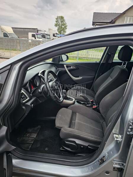Opel Astra J 