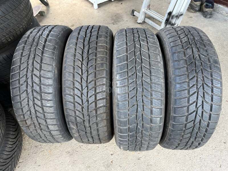 Hankook 205/60 R16 Zimska