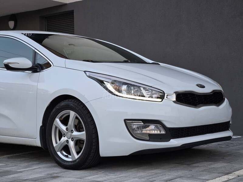 Kia pro_cee`d 1.6  CRDi EXCLUSIVE