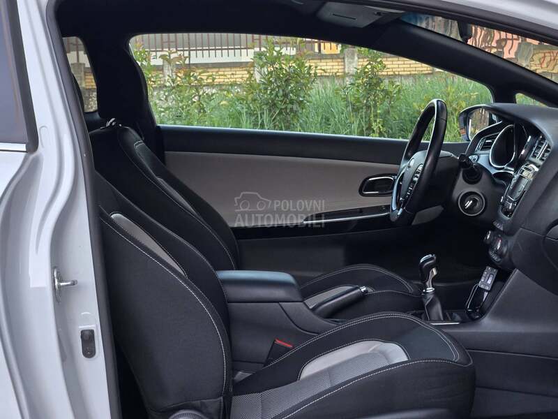Kia pro_cee`d 1.6  CRDi EXCLUSIVE