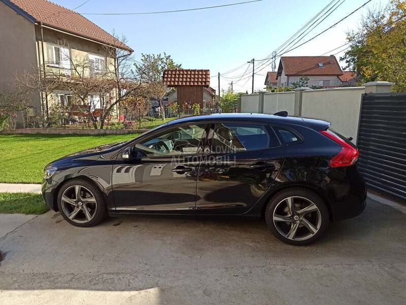 Volvo V40 D2