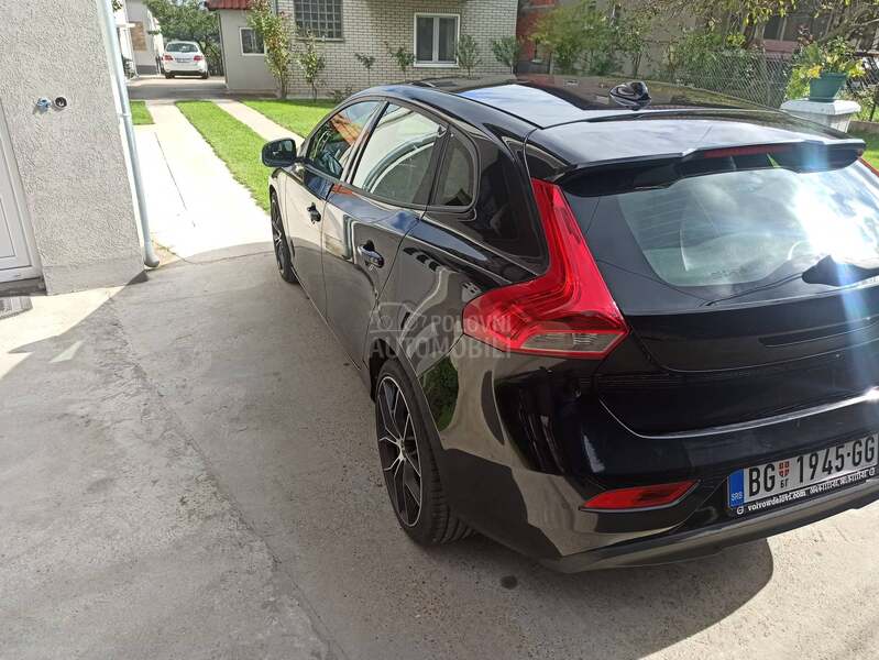 Volvo V40 D2