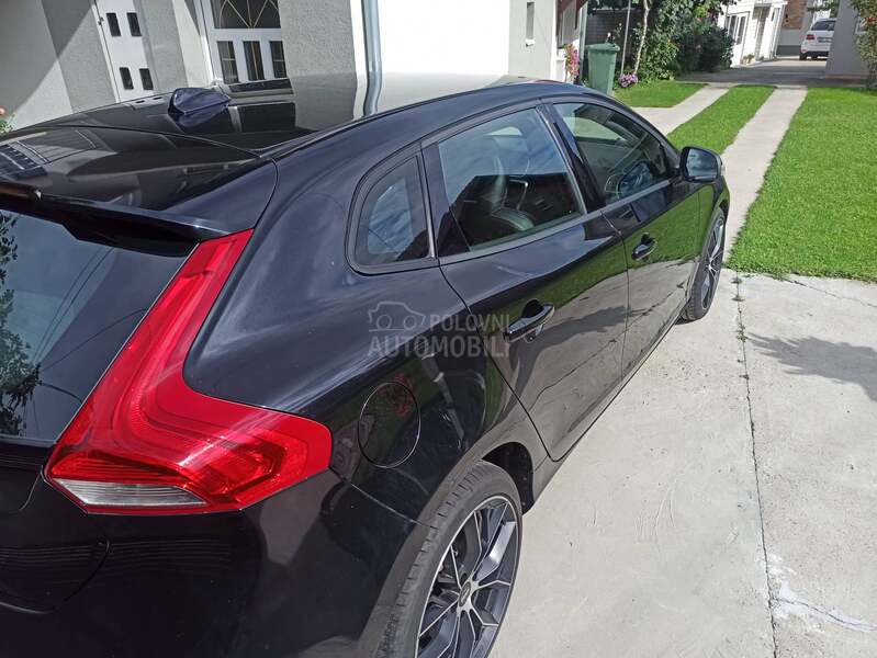 Volvo V40 D2