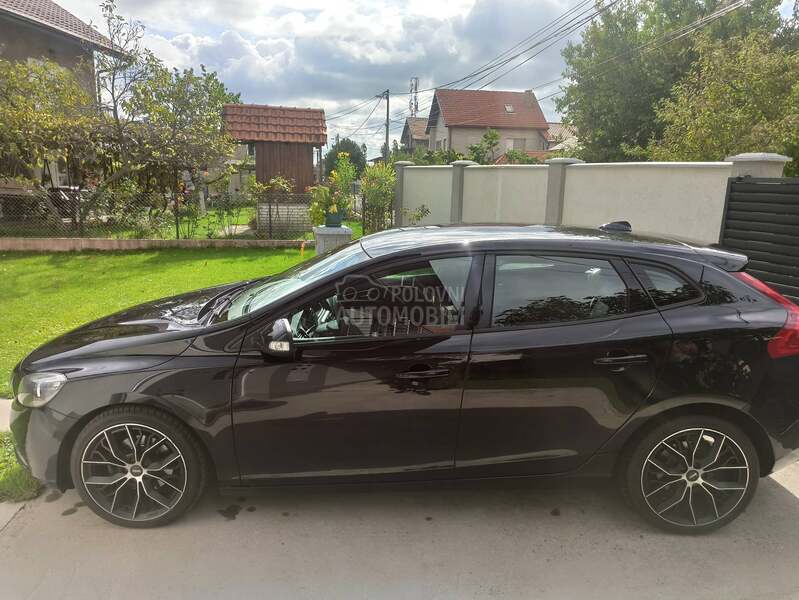 Volvo V40 D2