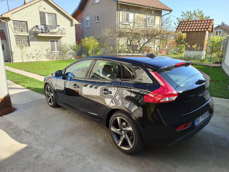 Volvo V40 D2
