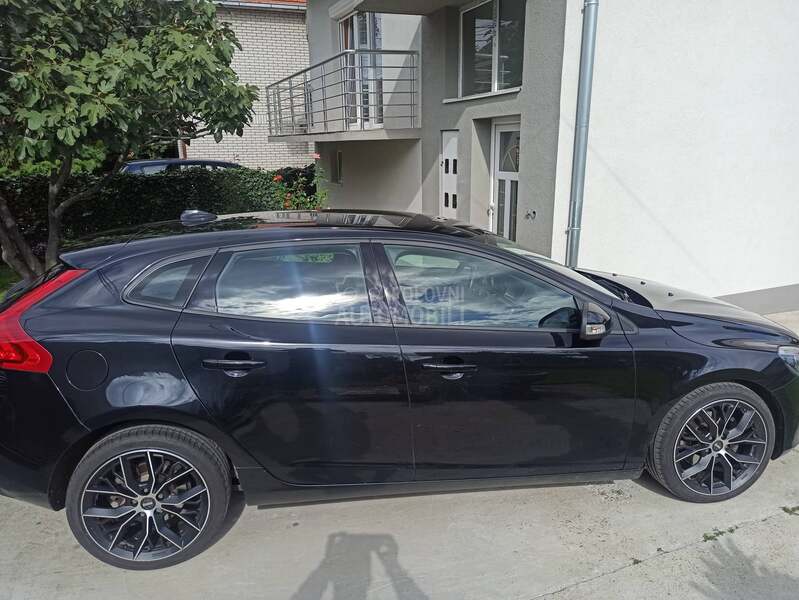 Volvo V40 D2