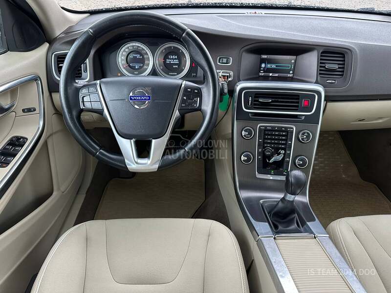 Volvo V60 1.6 D2 MOMENTUM