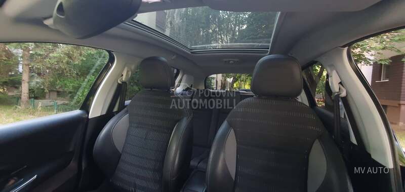Peugeot 2008 1.6 BLU FELINE PANOR