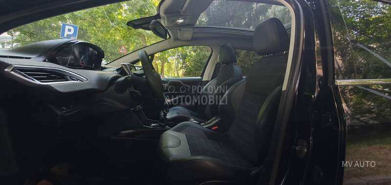 Peugeot 2008 1.6 BLU FELINE PANOR