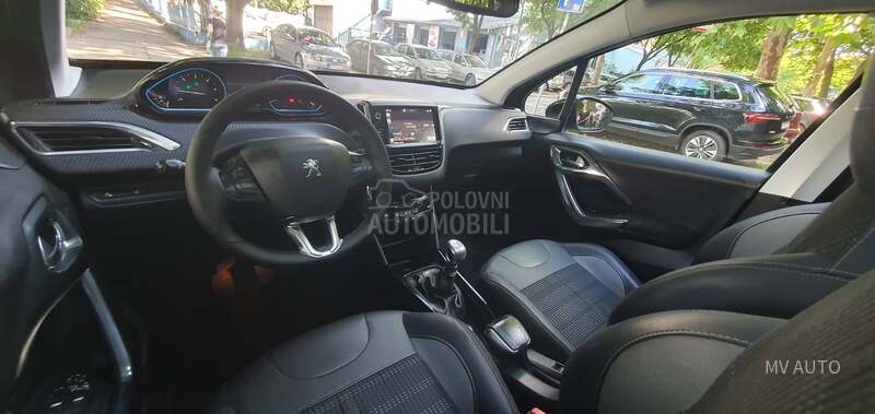 Peugeot 2008 1.6 BLU FELINE PANOR