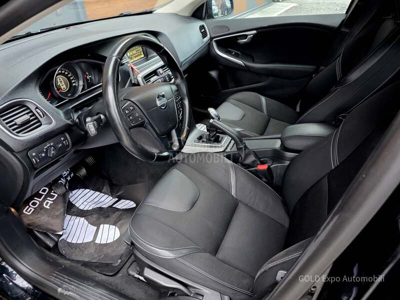 Volvo V40 1.6 D2 R-DESIGN FUL