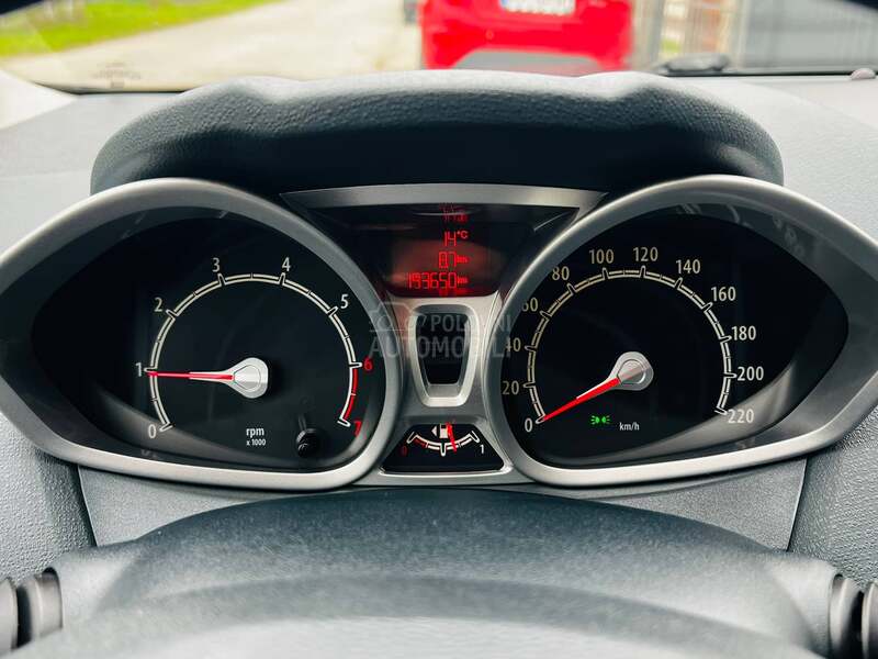 Ford Fiesta 1.6b TITANIUM TOOP