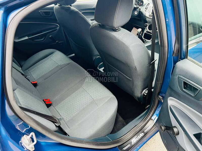 Ford Fiesta 1.6b TITANIUM TOOP