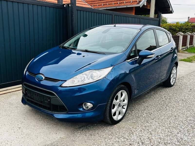 Ford Fiesta 1.6b TITANIUM TOOP