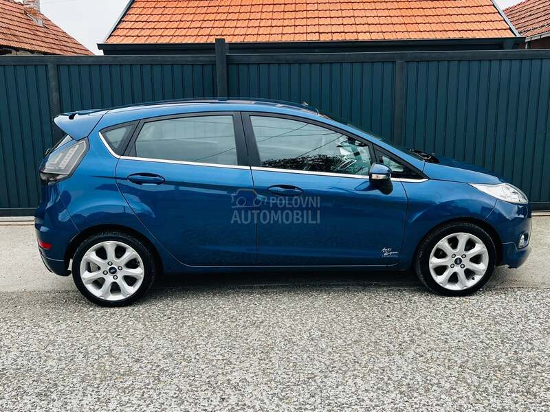 Ford Fiesta 1.6b TITANIUM TOOP