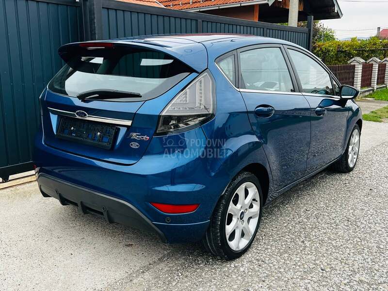 Ford Fiesta 1.6b TITANIUM TOOP