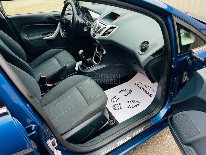 Ford Fiesta 1.6b TITANIUM TOOP