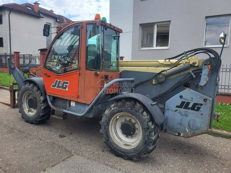 JLG 4017
