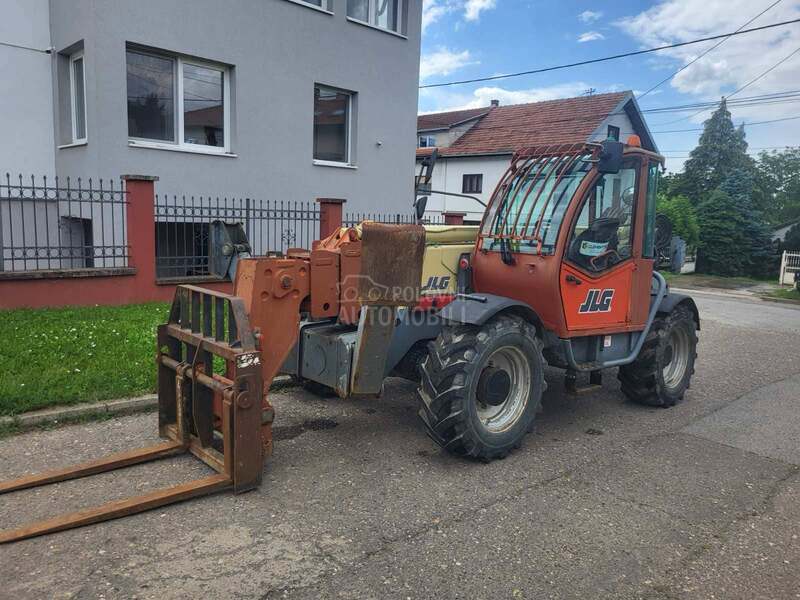 JLG 4017