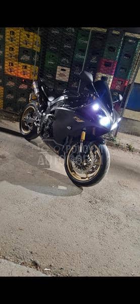 Yamaha R1