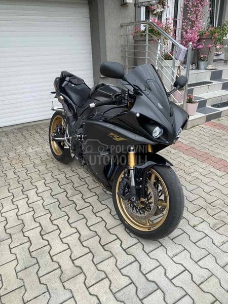Yamaha R1