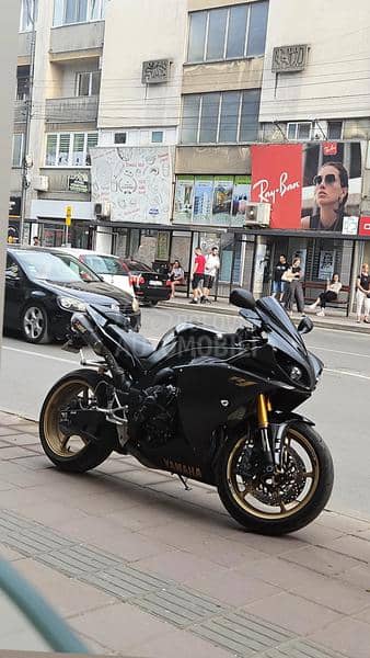 Yamaha R1