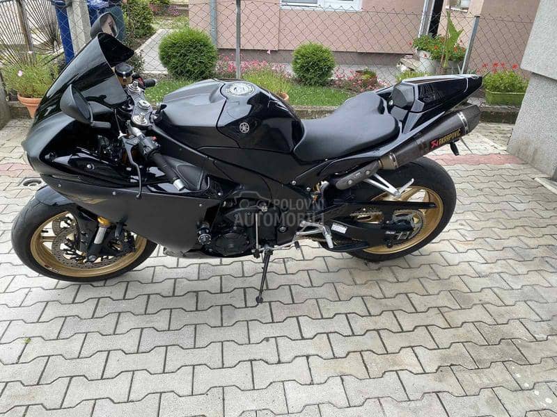 Yamaha R1
