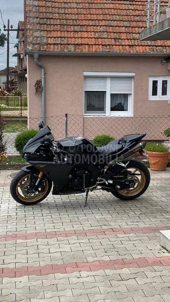 Yamaha R1