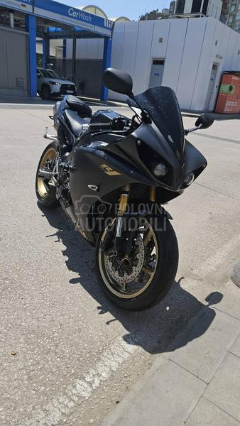 Yamaha R1