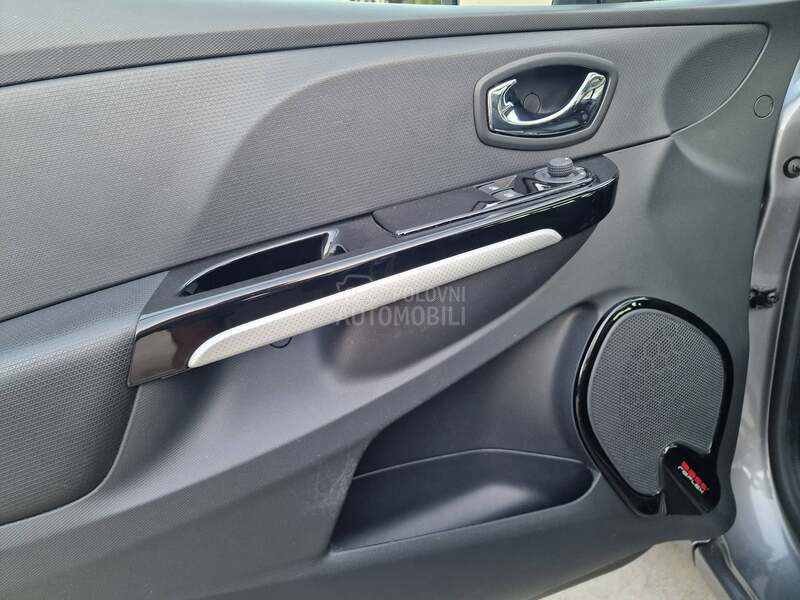 Renault Clio P A N O R A M A
