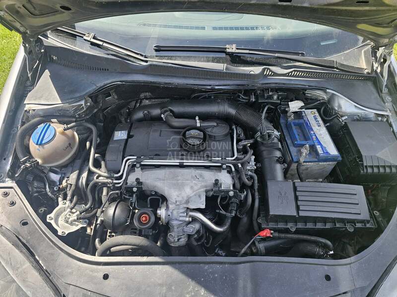 Volkswagen Golf 5 -  kompletan auto u delovima