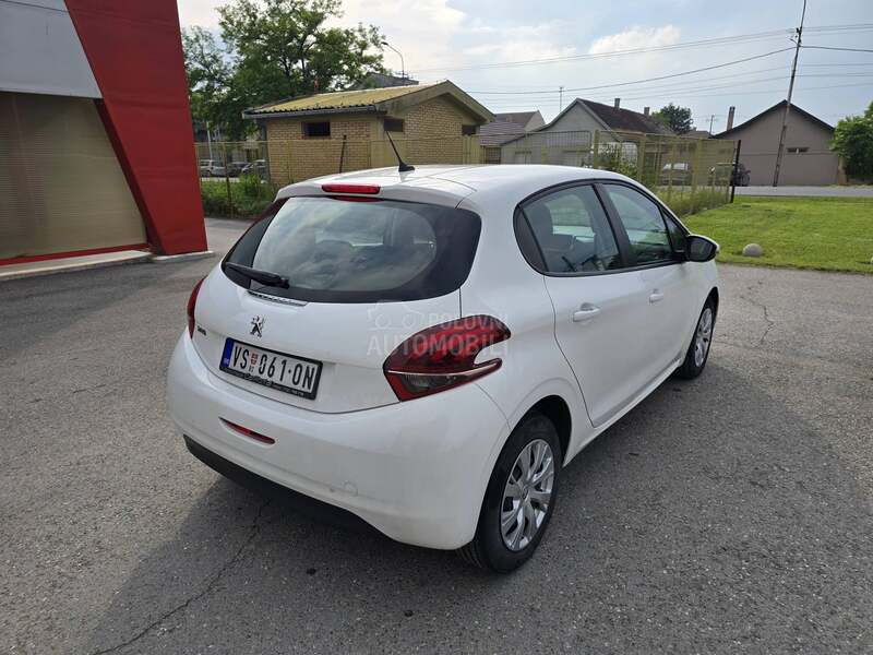 Peugeot 208 