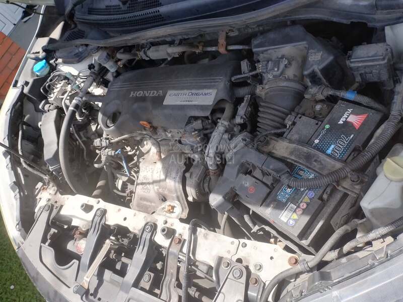 Honda CR-V 1.6 2015. god. -  kompletan auto u delovima