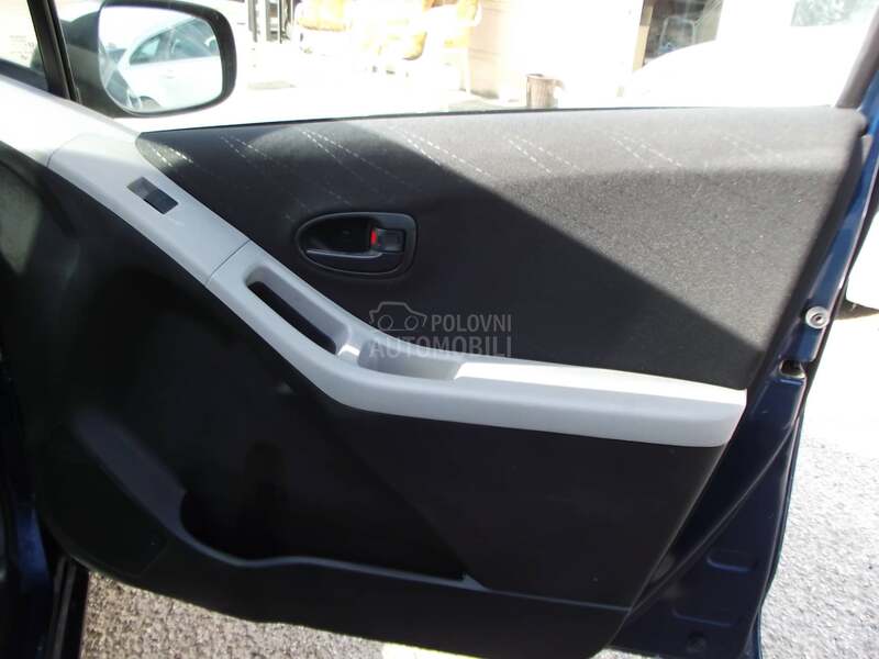 Toyota Yaris 1.0 B NOV