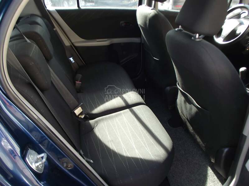 Toyota Yaris 1.0 B NOV