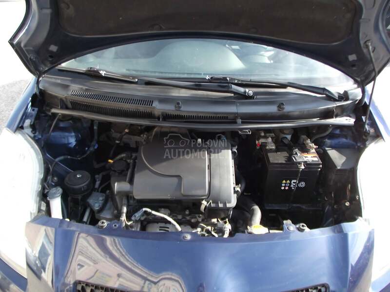 Toyota Yaris 1.0 B NOV