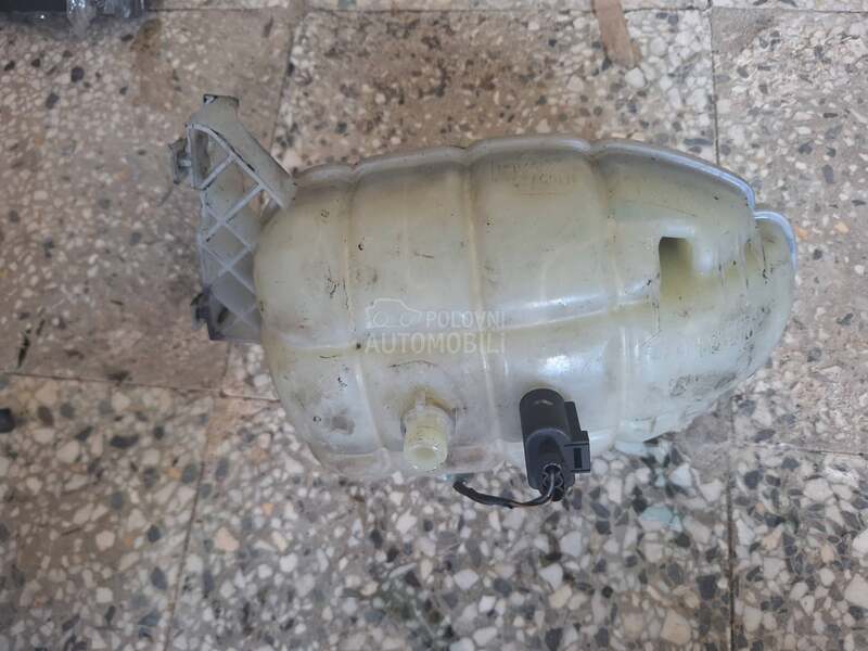 Posuda za vodu za F30,F31