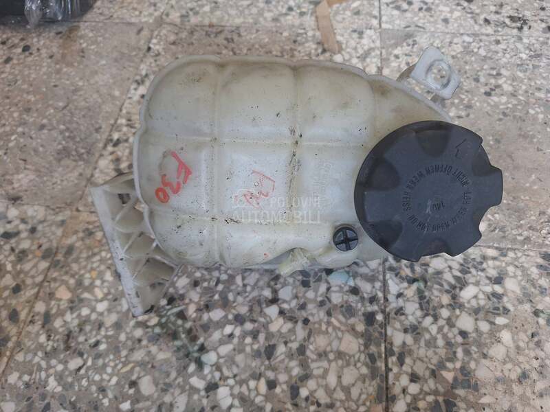 Posuda za vodu za F30,F31