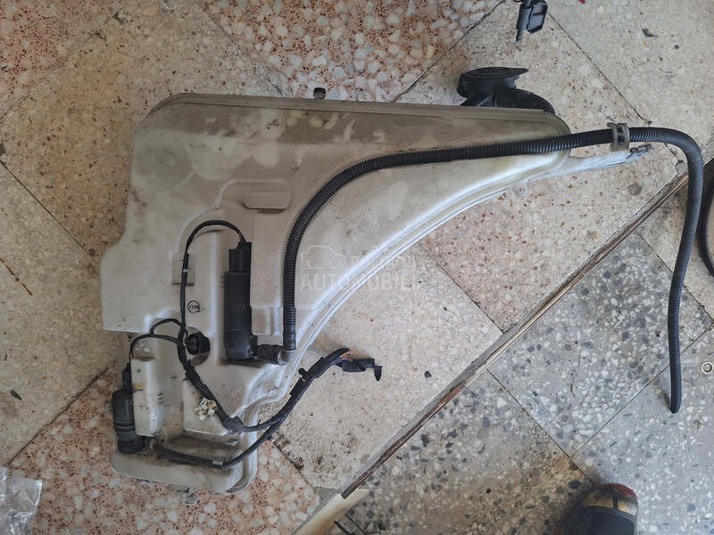Posuda vode  za F30,F31