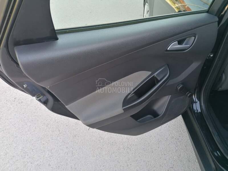Ford Focus 1.0i TREND CH
