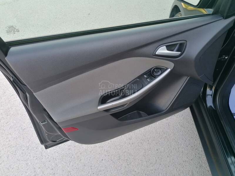 Ford Focus 1.0i TREND CH