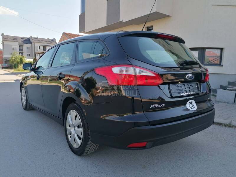Ford Focus 1.0i TREND CH