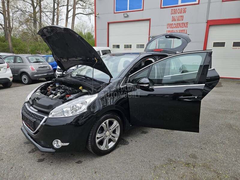 Peugeot 208 N A V I  L E D