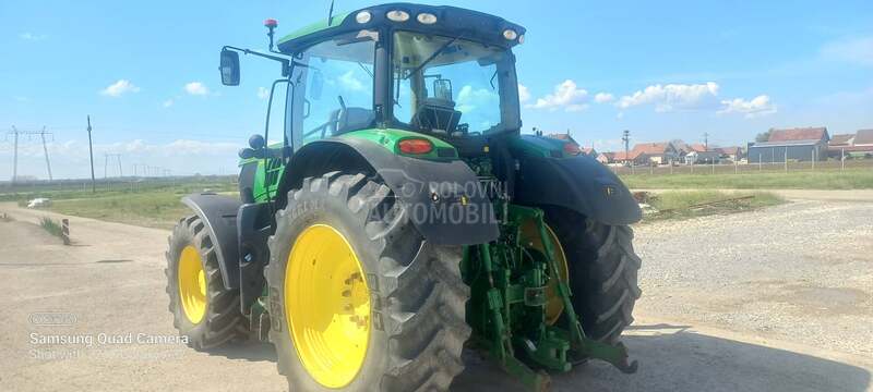 John Deere 7215R