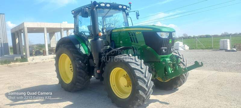 John Deere 7215R