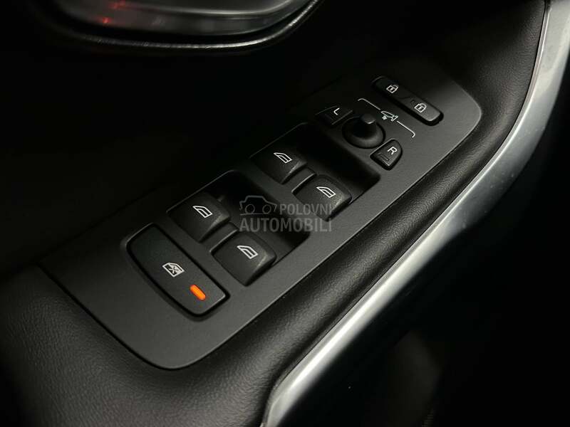 Volvo V40 D3 R-Design AUT PAN