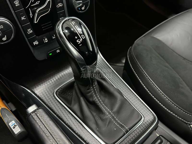 Volvo V40 D3 R-Design AUT PAN