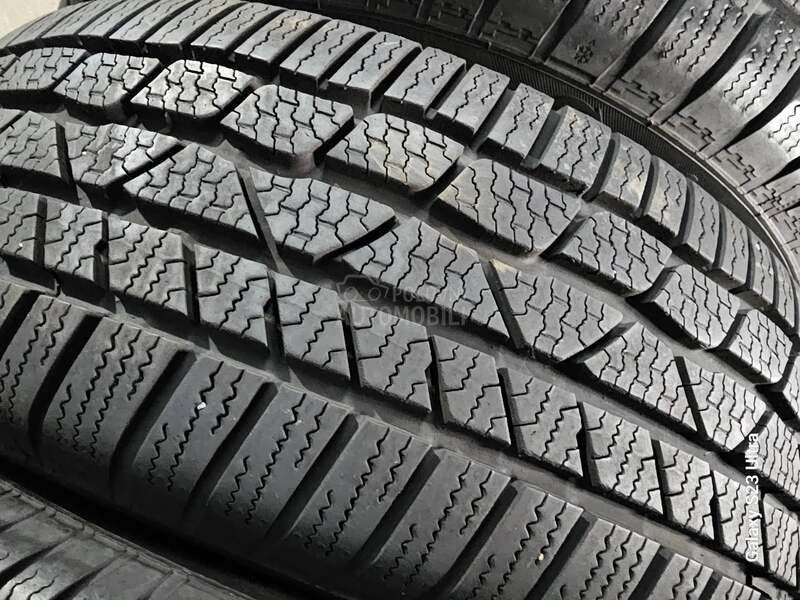 Continental 215/60 R17 Zimska