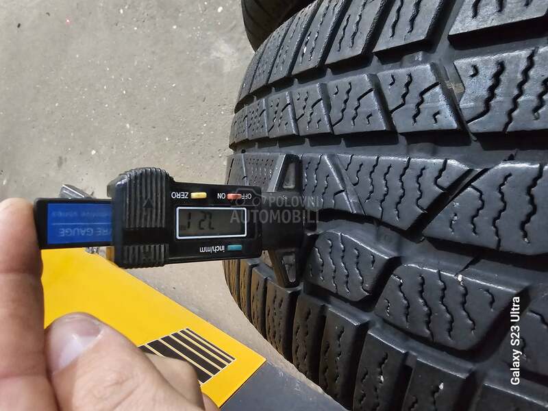 Continental 215/60 R17 Zimska