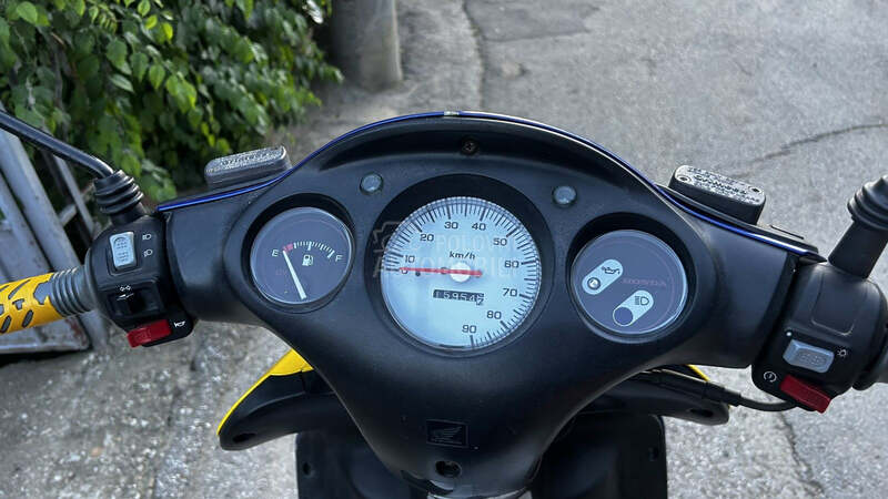 Honda x8r